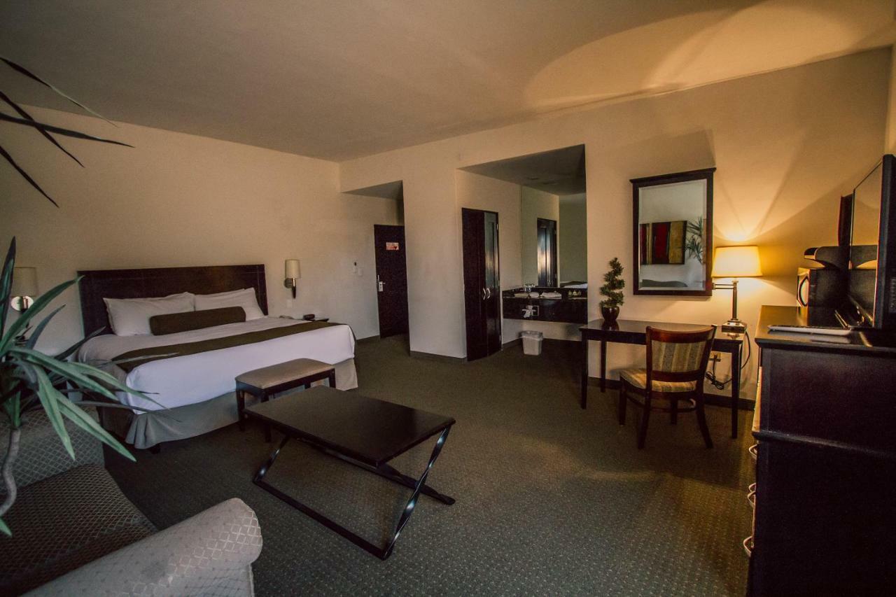 Barrokas Hotel & Suites Piedras Negras Exterior photo
