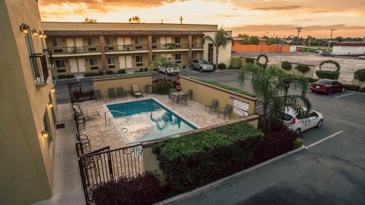 Barrokas Hotel & Suites Piedras Negras Exterior photo