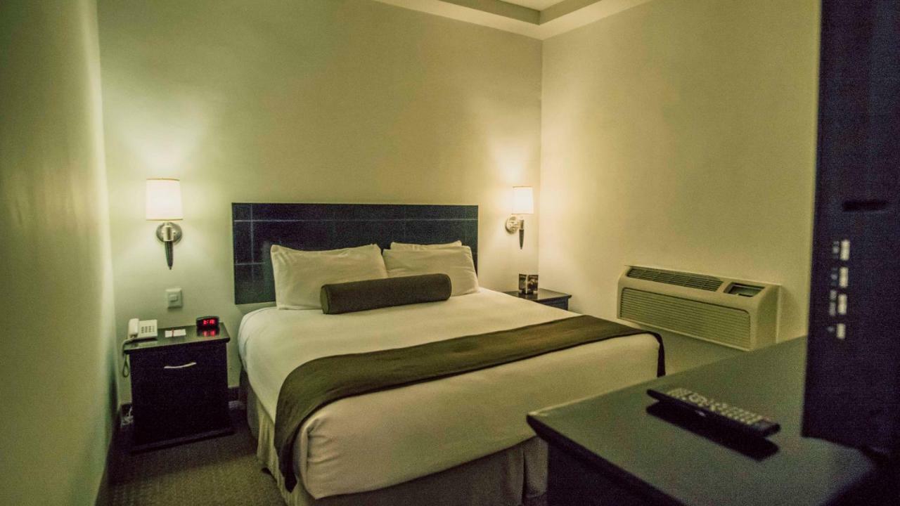 Barrokas Hotel & Suites Piedras Negras Exterior photo